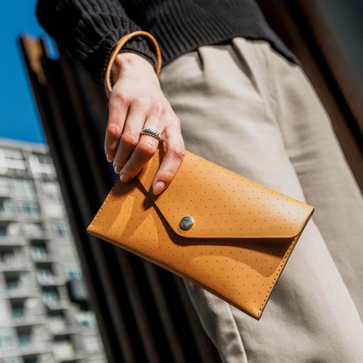 Clutch in tan leather