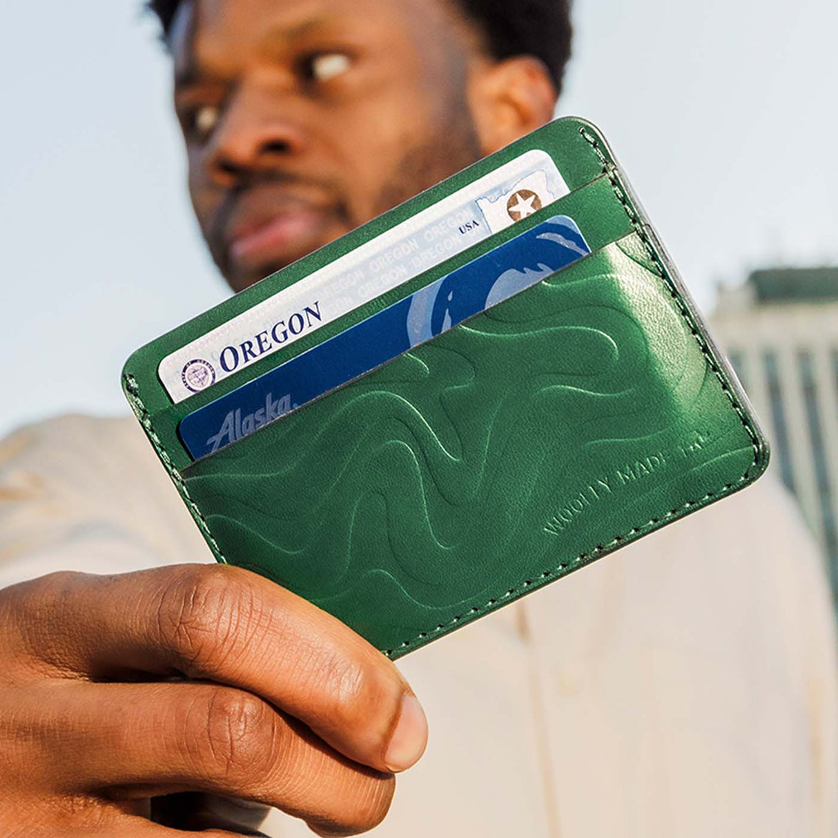 Half Wallet Contour Texture in green leather